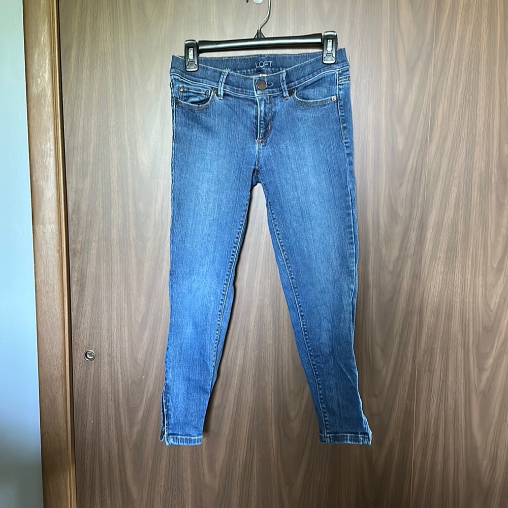 Ann Taylor Loft modern skinny ankle jeans. Size 4P.